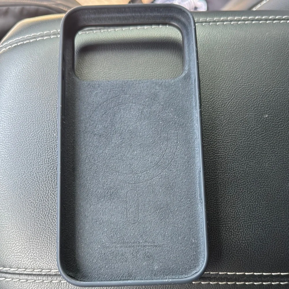 brand new iPhone 17 Pro Max Silicone Case with MagSafe – Black